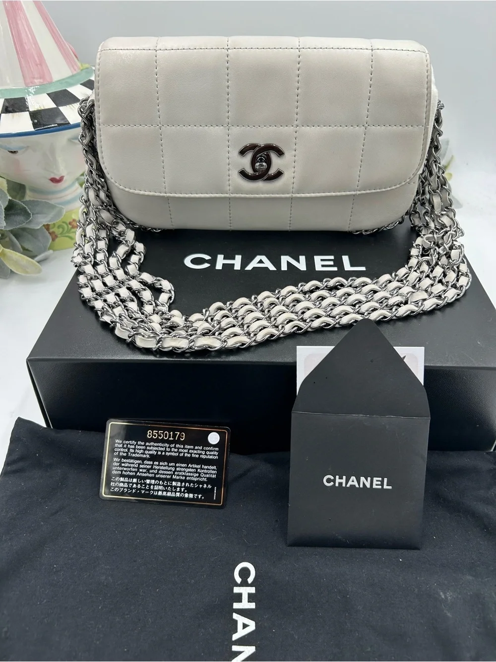 CHANEL absolutely pristine